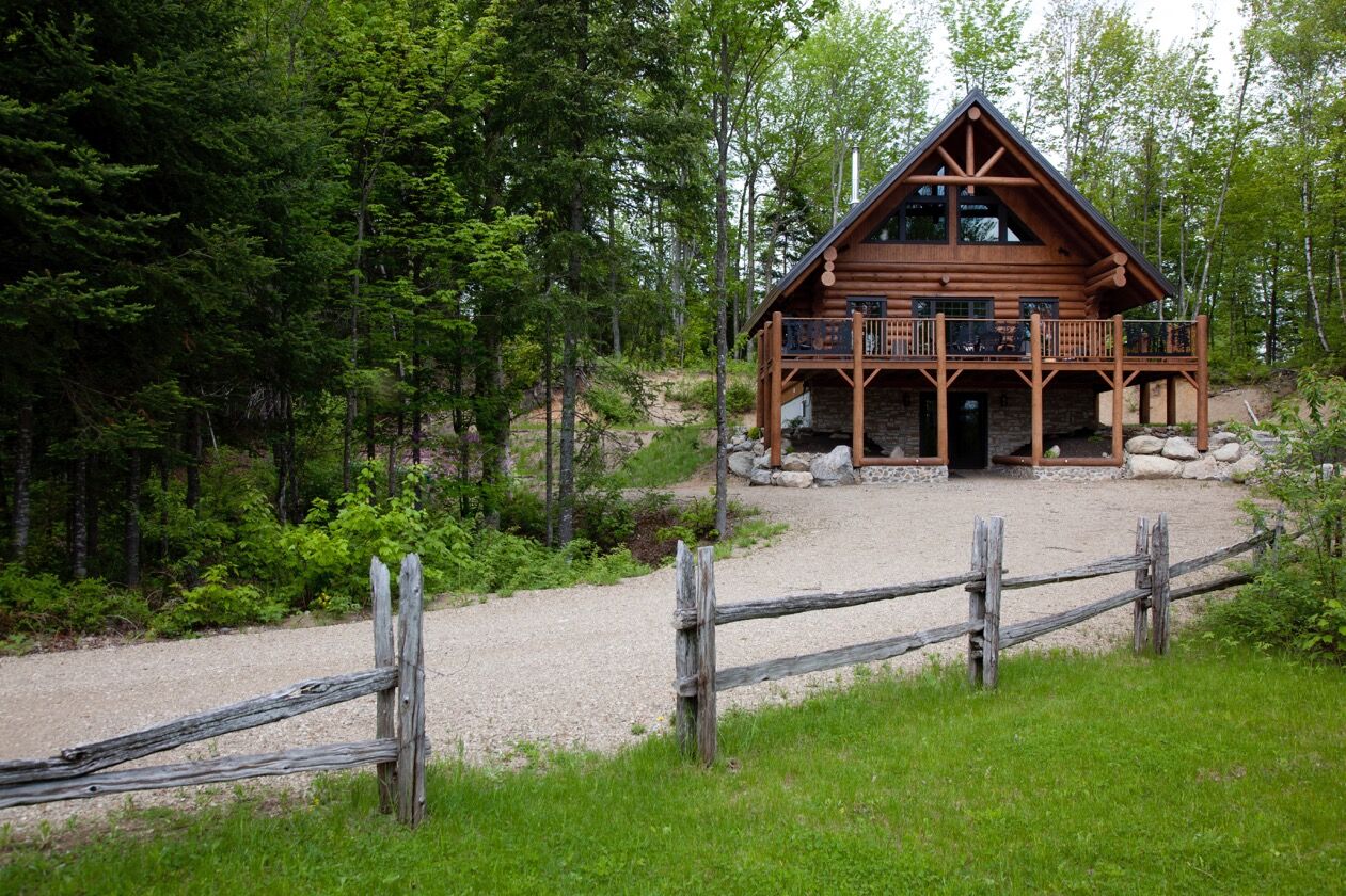Maintained log home.